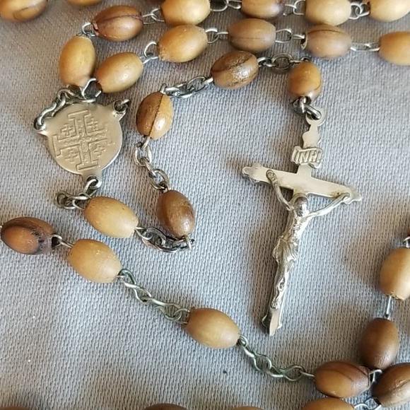 Vintage ITALY Olive wood Rosary - Picture 2 of 4